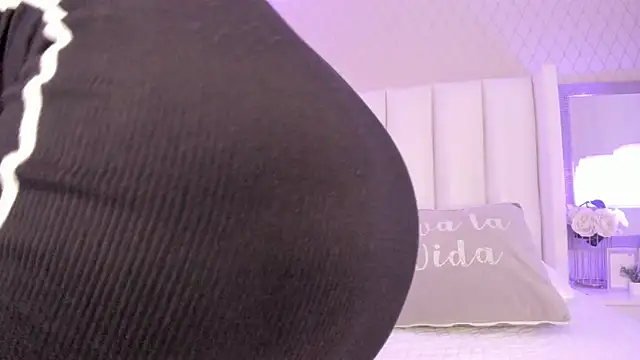SophiaSmiiths  online show from 06.02.26