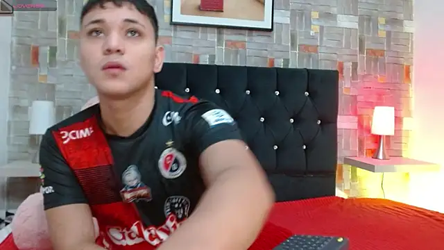 Snapshot of couple_lovelyds chatting on 02.27.25 couple lovelyds online show from 02.27.25