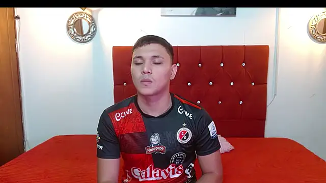 Snapshot of couple_lovelyds chatting on 03.12.25 couple lovelyds online show from 03.12.25