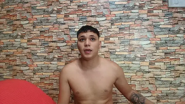 Snapshot of couple_lovelyds chatting on 11.08.25 couple lovelyds online show from 11.08.25