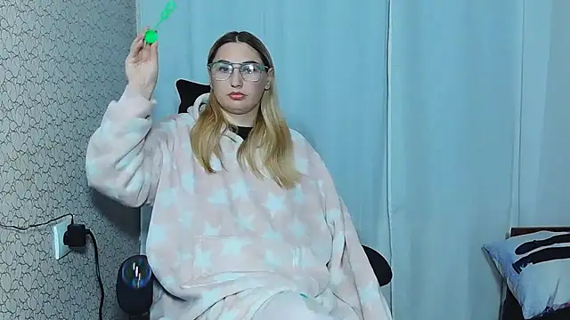 Snapshot of JaneLaJewel chatting on 10.07.25 JaneLaJewel online show from 10.07.25