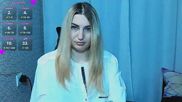 Snapshot of JaneLaJewel chatting on 10.27.25 JaneLaJewel online show from 10.27.25