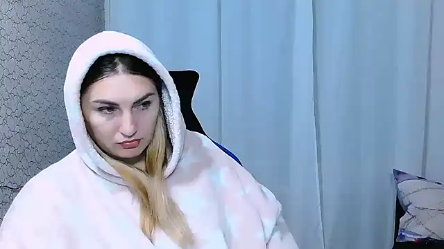 Snapshot of JaneLaJewel chatting on 10.28.25 JaneLaJewel online show from 10.28.25