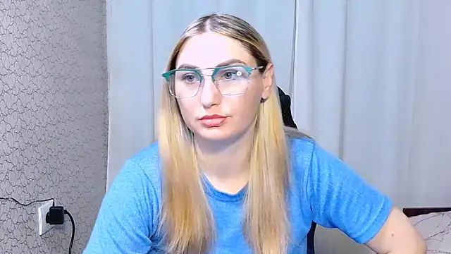 Snapshot of JaneLaJewel chatting on 11.10.25 JaneLaJewel online show from 11.10.25