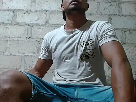 Snapshot of fernandez_latinblackk chatting on 10.31.25 fernandez latinblackk online show from 10.31.25