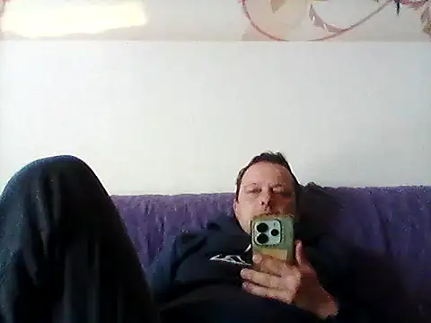 Snapshot of ich411983 chatting on 04.27.26 ich411983 online show from 04.27.26