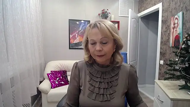 Milla Cutie18 online show from 12.25.24