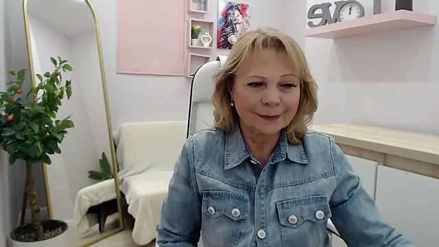 Milla Cutie18 online show from 02.26.25