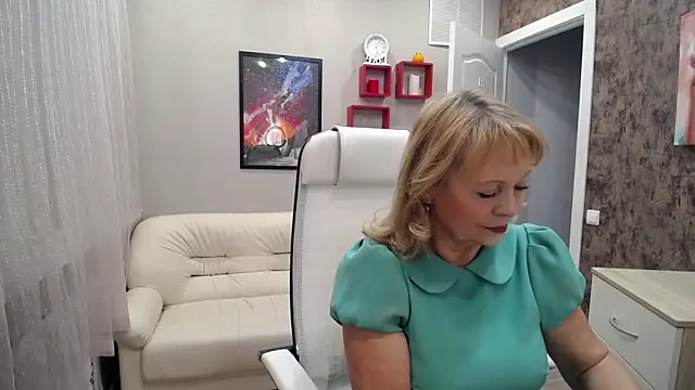 Milla Cutie18 online show from 10.13.25