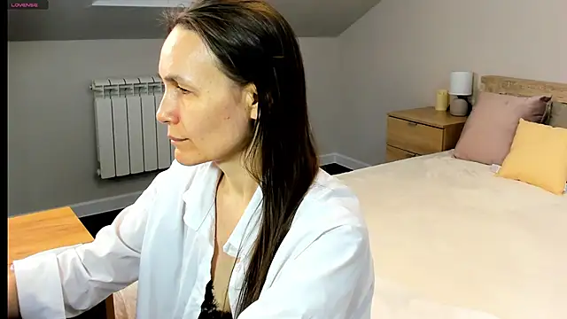 Lillian White online show from 02.22.25