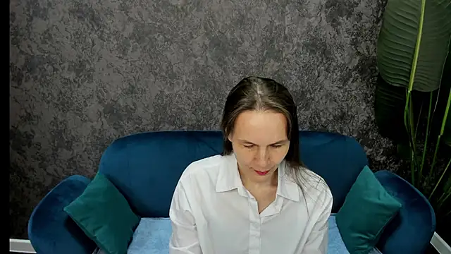 Lillian White online show from 03.06.25