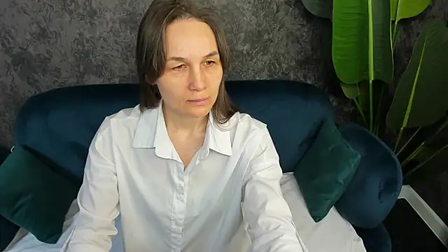 Lillian White online show from 03.18.25