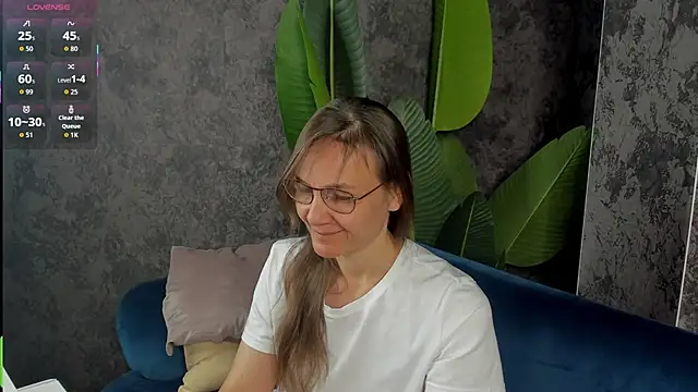 Lillian White online show from 09.13.25