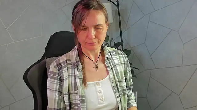 Snapshot of Lillian_White chatting on 05.08.26 Lillian White online show from 05.08.26