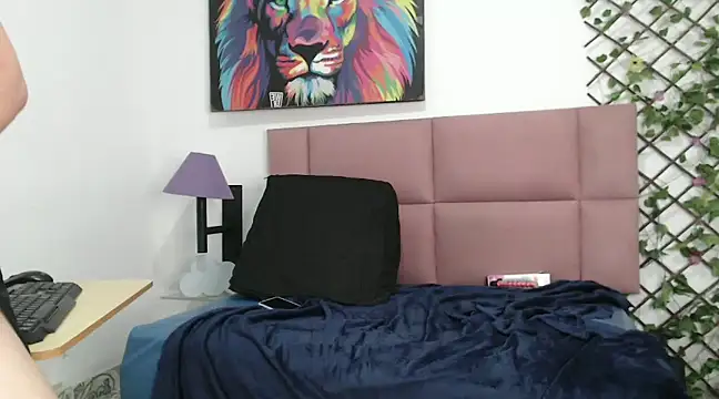 Snapshot of karabellie chatting on 12.17.24 karabellie online show from 12.17.24