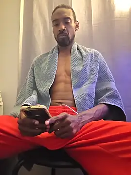 Snapshot of ElJudah7 chatting on 11.04.25 ElJudah7 online show from 11.04.25