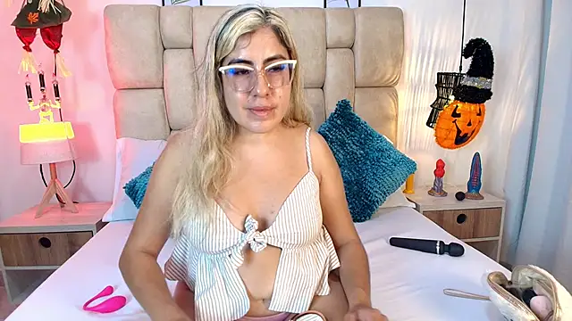 AdharaSmithh online show from 10.24.25