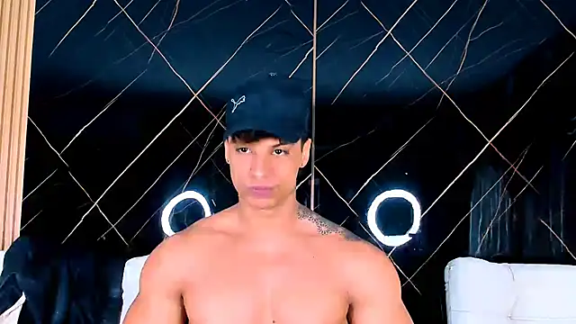 Owen Muzcle online show from 10.08.25