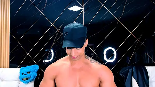 Owen Muzcle online show from 10.30.25