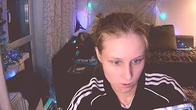 Snapshot of KatiKate chatting on 01.04.25 KatiKate online show from 01.04.25