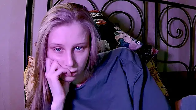 Snapshot of KatiKate chatting on 01.22.25 KatiKate online show from 01.22.25