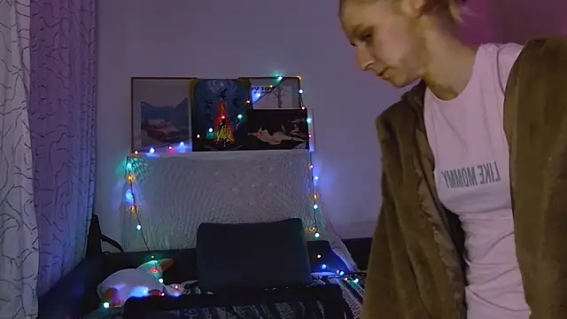 Snapshot of KatiKate chatting on 01.30.25 KatiKate online show from 01.30.25