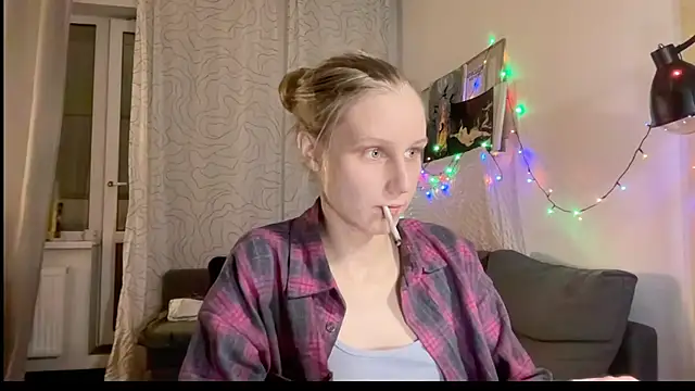 Snapshot of KatiKate chatting on 02.10.25 KatiKate online show from 02.10.25