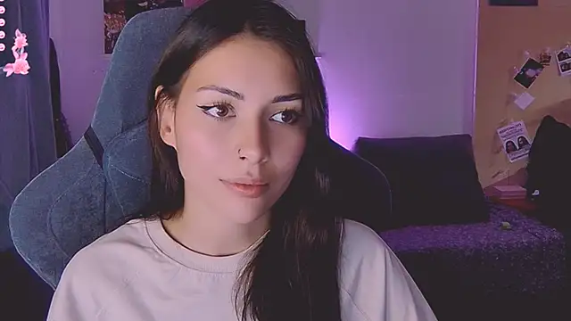 Snapshot of KatiKate chatting on 10.16.25 KatiKate online show from 10.16.25