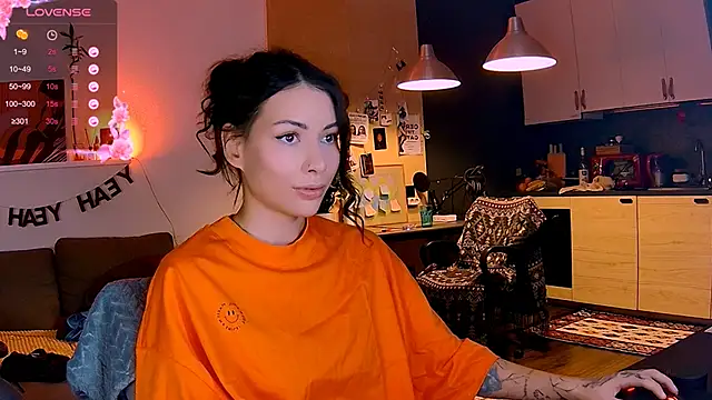 Snapshot of KatiKate chatting on 11.14.25 KatiKate online show from 11.14.25