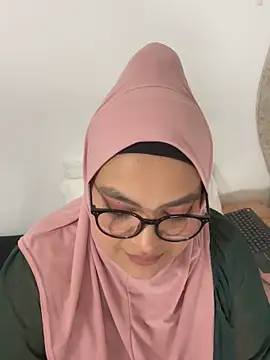 Snapshot of Mistyboobs chatting on 10.21.25 Mistyboobs online show from 10.21.25