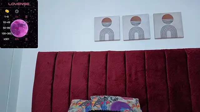 Snapshot of selena_castillo chatting on 11.09.25 selena castillo online show from 11.09.25