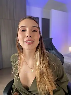 SophieRaily  online show from 01.12.26