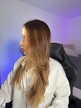 Snapshot of SophieRaily_ chatting on 03.02.26 SophieRaily online show from 03.02.26