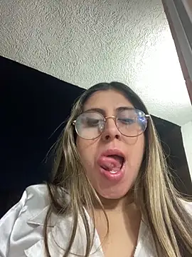 Snapshot of girl_anni chatting on 10.07.25 girl anni online show from 10.07.25