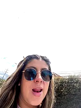 Snapshot of girl_anni chatting on 10.16.25 girl anni online show from 10.16.25