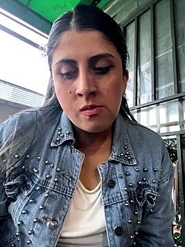 Snapshot of girl_anni chatting on 10.22.25 girl anni online show from 10.22.25