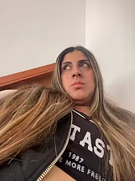 Snapshot of girl_anni chatting on 11.06.25 girl anni online show from 11.06.25