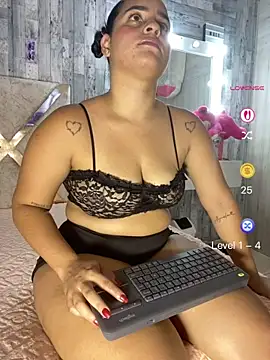 Snapshot of Violetrousse chatting on 05.03.26 Violetrousse online show from 05.03.26