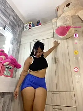 Snapshot of Violetrousse chatting on 05.15.26 Violetrousse online show from 05.15.26