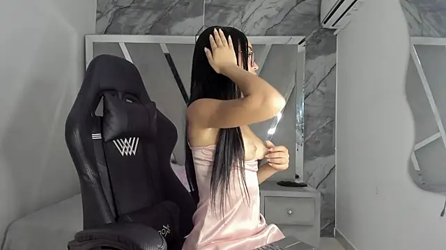 Mia petite01 online show from 04.13.26