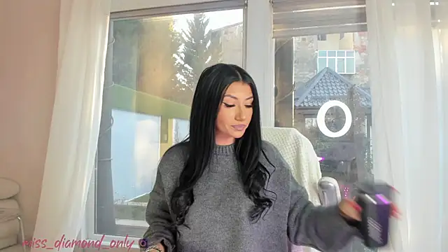 Snapshot of missdiamond_ chatting on 12.18.24 missdiamond online show from 12.18.24