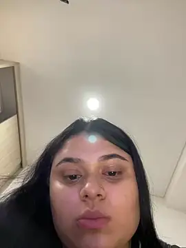 alissonfernandez  online show from 02.22.25