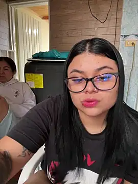 alissonfernandez  online show from 10.10.25