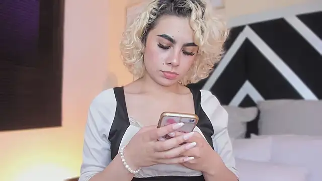 Snapshot of marian_pinzon chatting on 11.12.25 marian pinzon online show from 11.12.25