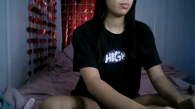 Snapshot of isabella048 chatting on 10.11.25 isabella048 online show from 10.11.25