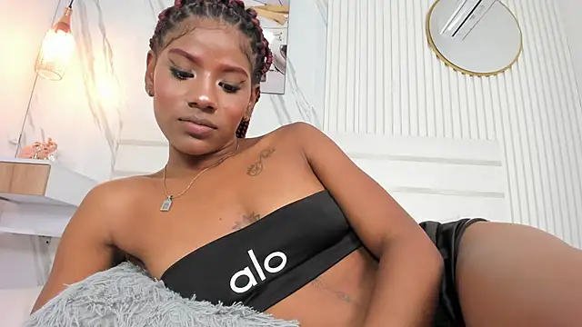 Sara Lewwis online show from 01.17.25