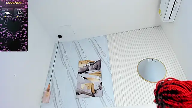 Sara Lewwis online show from 03.05.25