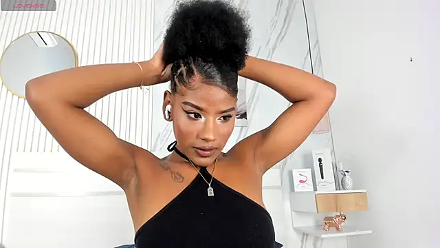 Sara Lewwis online show from 10.05.25