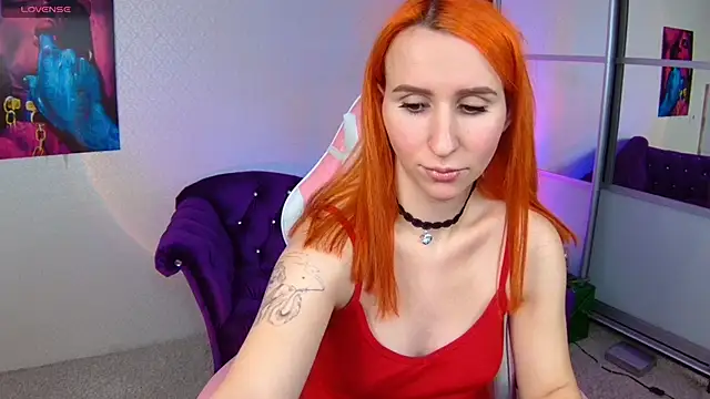 Snapshot of AliceBYKiss chatting on 01.23.25 AliceBYKiss online show from 01.23.25