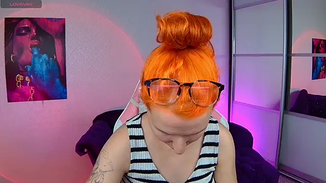 Snapshot of AliceBYKiss chatting on 02.02.25 AliceBYKiss online show from 02.02.25